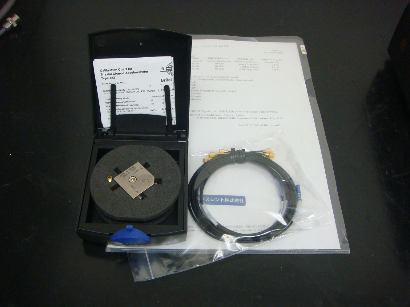 4321Triaxial piezoelectric charge accelerometer