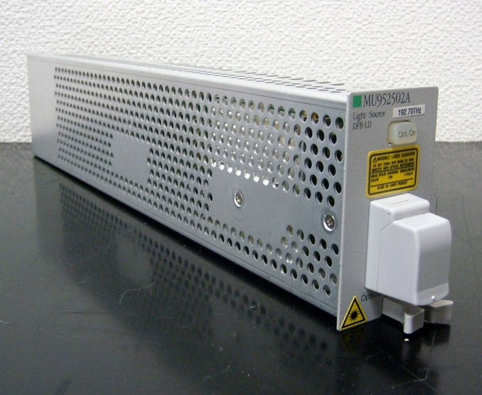 MU952502A1555-1558nm +10dBm DFB-LD Light Source