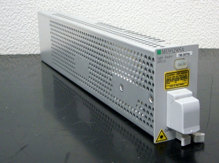 MU952505A1530nm-1535nm +10dBm DFB-LD Light Source