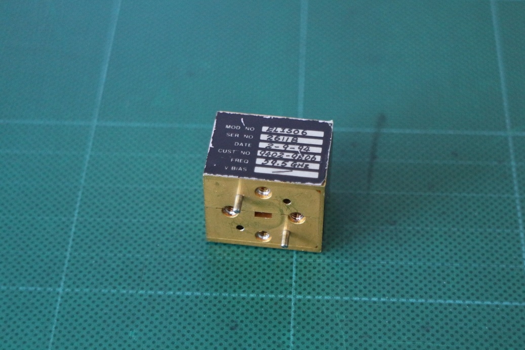 ELISO659.5GHz WR15 Isolator