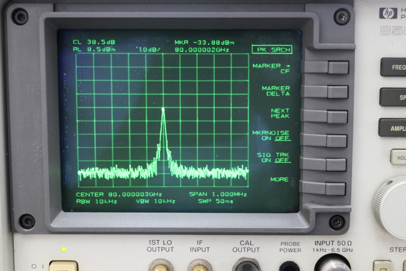 W365A75-110GHz Isolator