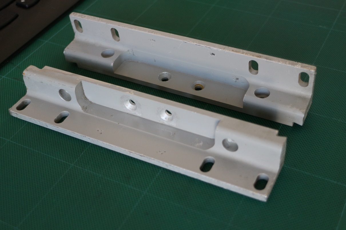 XX4U Rack Mount kit pair 177mm