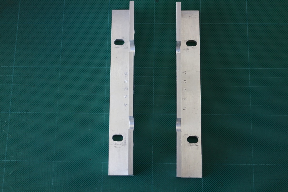 5205A4U Rack Mount kit 177mm