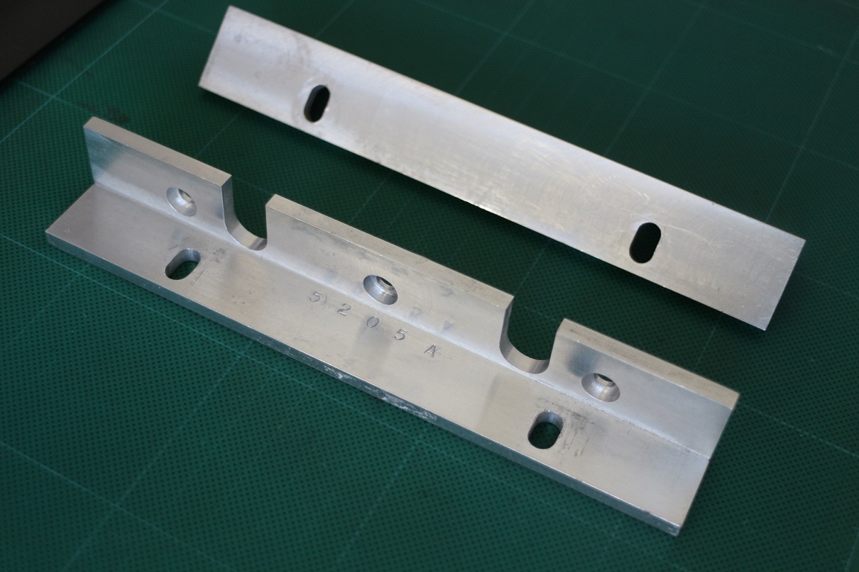 5205A4U Rack Mount kit 177mm