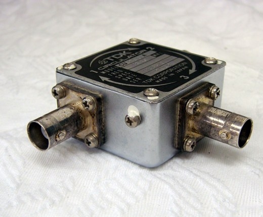 251A890MHz  CIRCULATOR