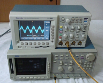 AWG7104Gs/s 16MW Arbitrary Waveform Generator