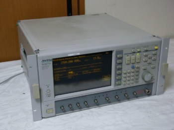 MG3671A/003300KHz-2.75GHz Digital Signal Generator