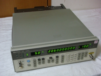8657B /001100K-2060MHz Synthesized Generator