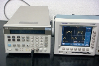 8904A/001DC-600KHz 4ch MultiFunction Synthesizer 