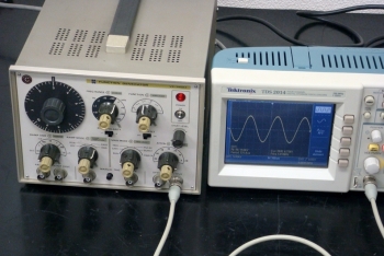 VP-7402A5MHz 20V Function Generator 
