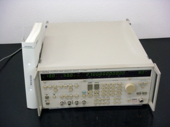 MG3633A /0310kHz-2700MHz Synthesized Signal Generator