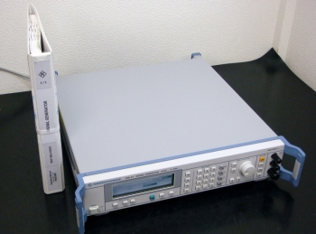 SML01 /B59kHz-1.1GHz Signal Generator