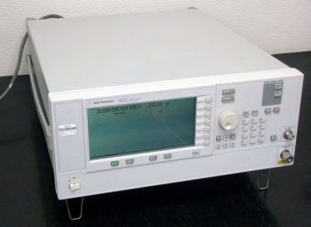 E8247C 520/1EA/1E120GHｚ 100mW PSG CW  Signal Generator