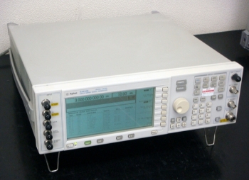 E4432B /1E5/UN8250kHz-3GHz Digital RF Signal Generator