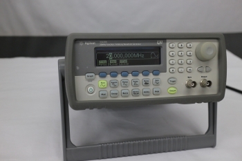 33220A20MHz Function/Arbirary Waveform Generator