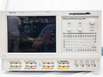 TLA5204136ch 8GHz(MagniVu) 8M Logic Analyzer