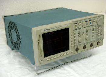 TDS644A /13/1F/2F500MHz 4ch 2Gs/s Digital Oscilloscope