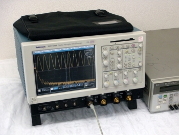 TDS7404B/ST/4M/HT34GHz 4ch 20GS/s 32M Digital Oscilloscope