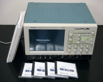 TDS7154B 4M/SM1500MHz 4ch 1MW Digital Phosphor Oscilloscope