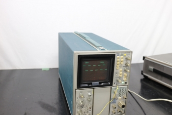 7633 /03Storage Oscilloscope Mainframe
