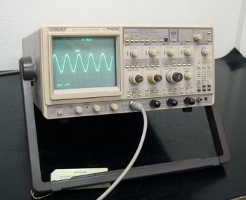COM7101A100MHz 4ch Digital/Analog Oscilloscope