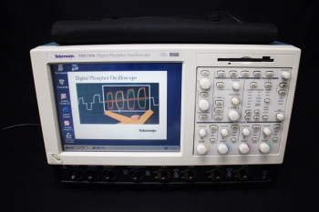 TDS71041GHz 4ch 10GS/s Digital Phosphor Oscilloscope