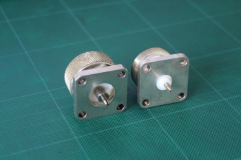 A911-142 set of DIN 7/16 Panel mount Connector