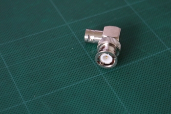 31-9-RFX-2 BNC(m)-(f)  L-angle adaptor