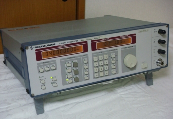 SMY019KHz-1.04GHz Signal Generator