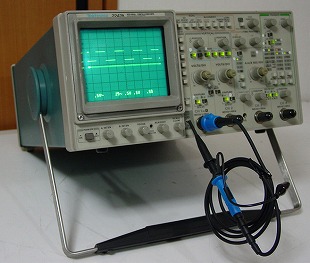  2247A100MHz 4ch Analog Oscilloscope